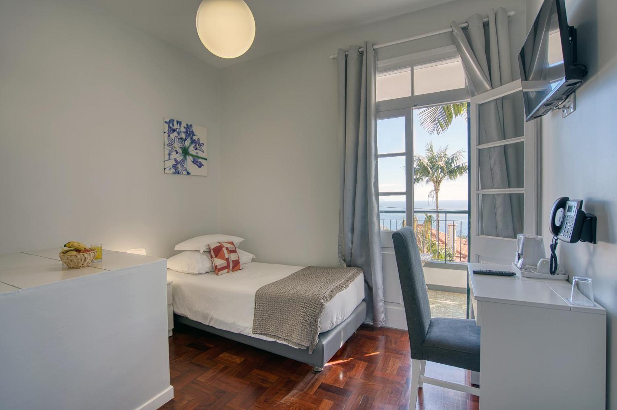 Vila Camacho Guest House Funchal  Room photo